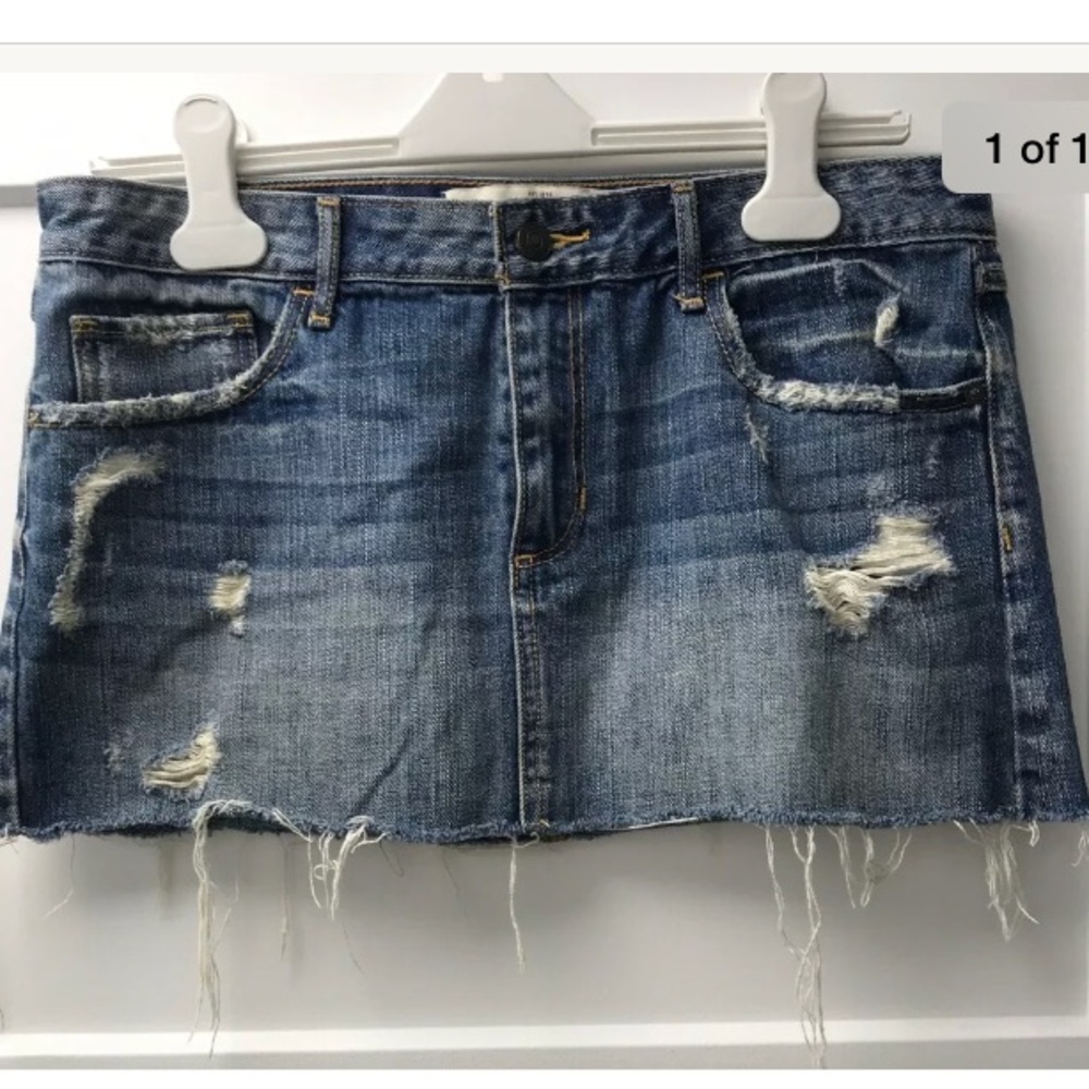 A&F Women’s Distressed Raw Hem Jean Mini Skirt 6